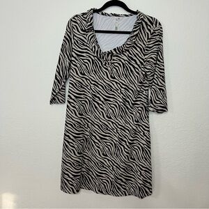 Lulu B Dress Women’s Size Medium Tiger Stripe Ruffle Neck 3/4 Sleeve Stretch